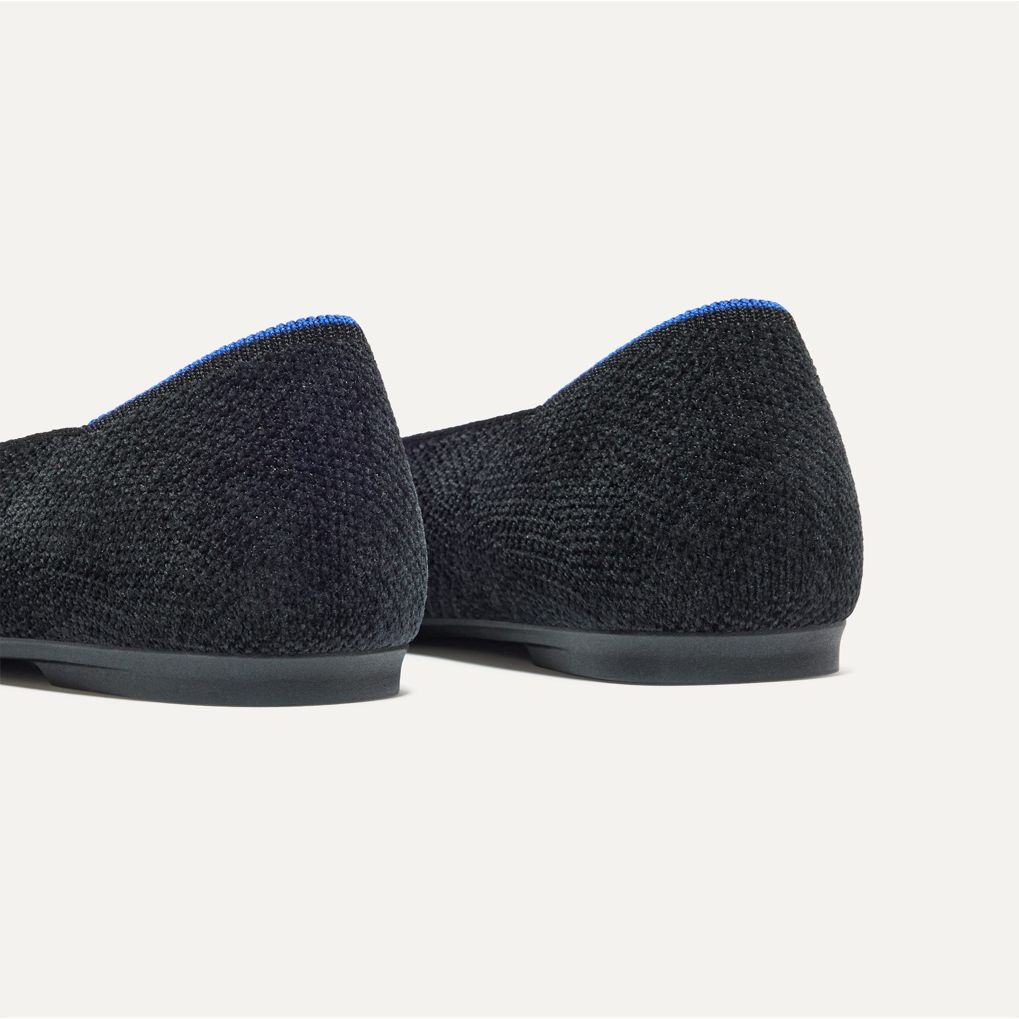 The ReVelvet™ Emblem Point II - ReVelvet™ Black